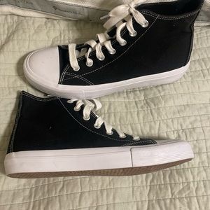 No boundaries Mens canvas high top, new size 10